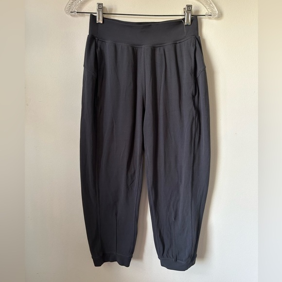 Lululemon  Grey Cropped Align Joggers - Picture 1 of 4